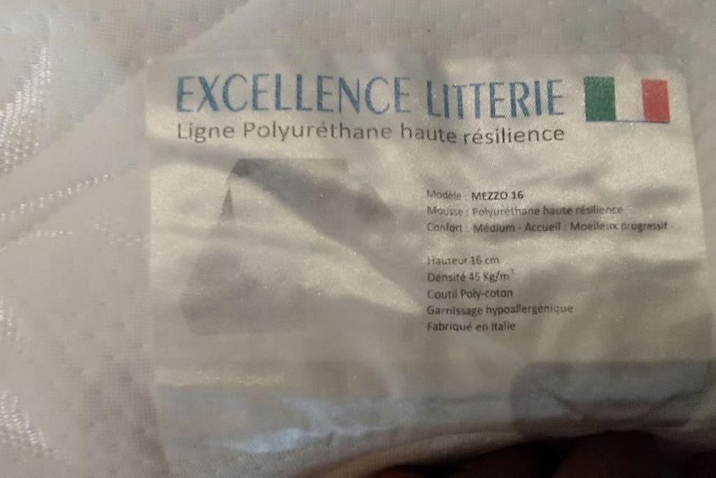 גורדס Gite Aux Bons Voisins מראה חיצוני תמונה
