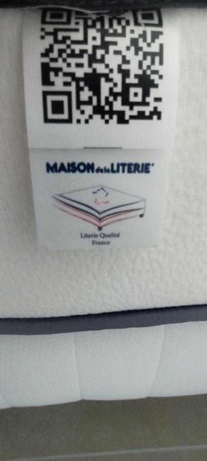 גורדס Gite Aux Bons Voisins מראה חיצוני תמונה